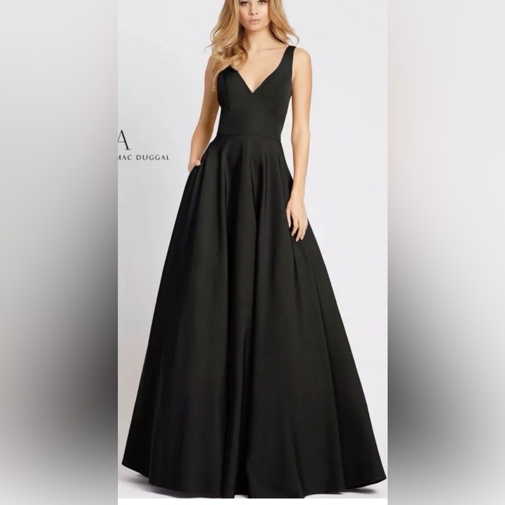 Mac Duggal Black Sleeveless Full-Length Evening Gown